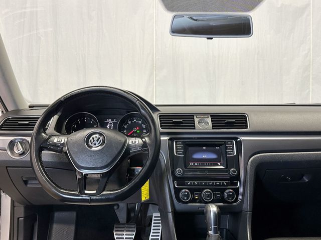 2016 Volkswagen Passat 4dr Sedan 1.8T Automatic R-Line - 23079571 - 31