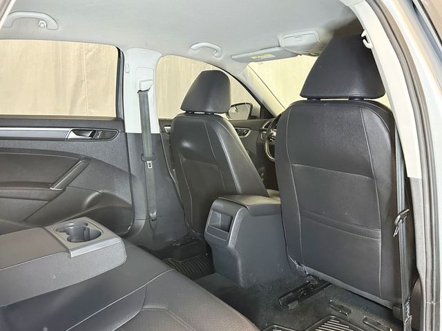 2016 Volkswagen Passat 4dr Sedan 1.8T Automatic R-Line - 23079571 - 35