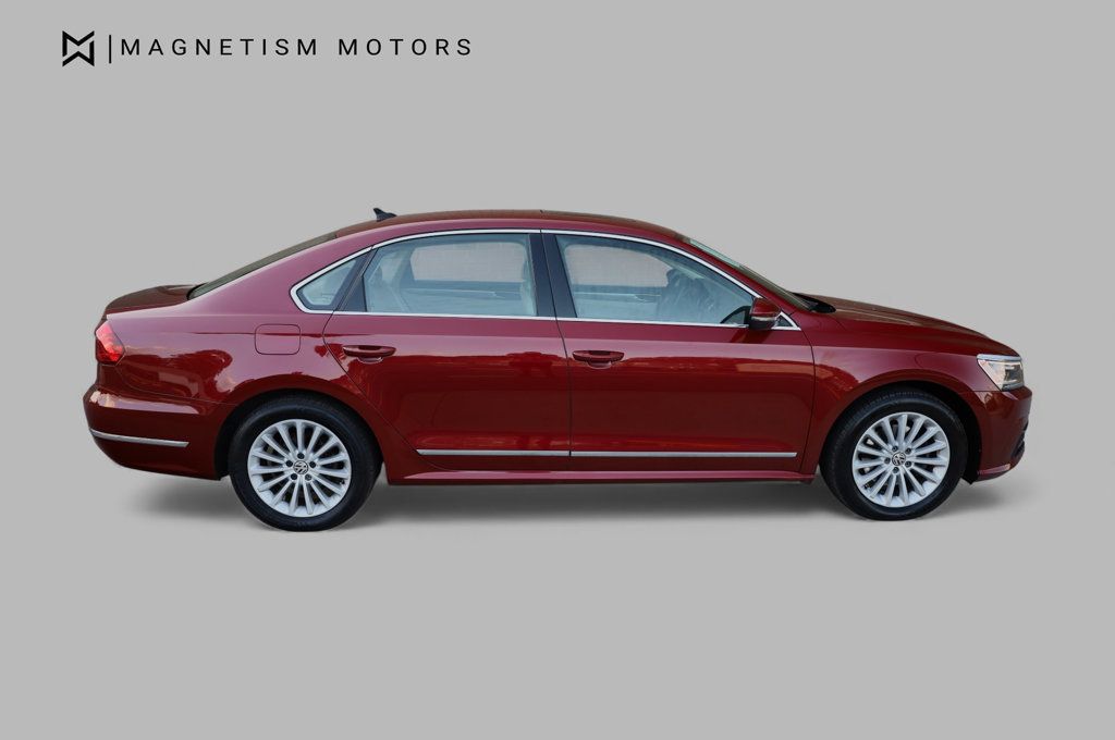 2016 Volkswagen Passat SE photo 2