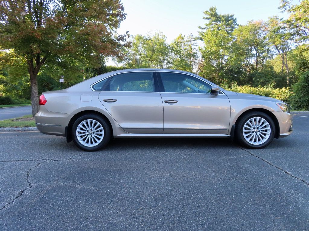 2016 Volkswagen Passat TDI SE photo 14