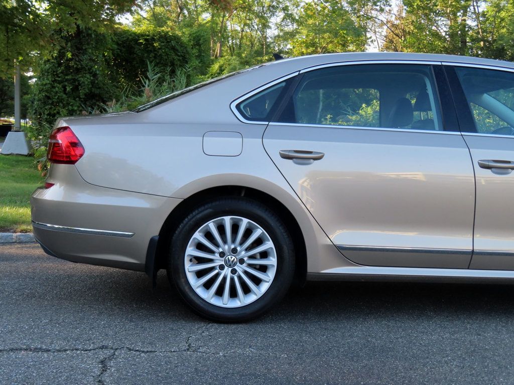 2016 Volkswagen Passat TDI SE photo 15