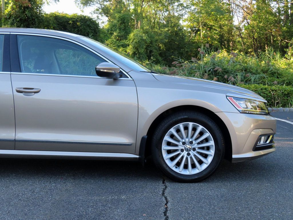 2016 Volkswagen Passat TDI SE photo 16
