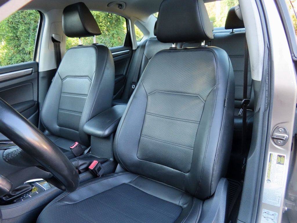 2016 Volkswagen Passat TDI SE photo 20