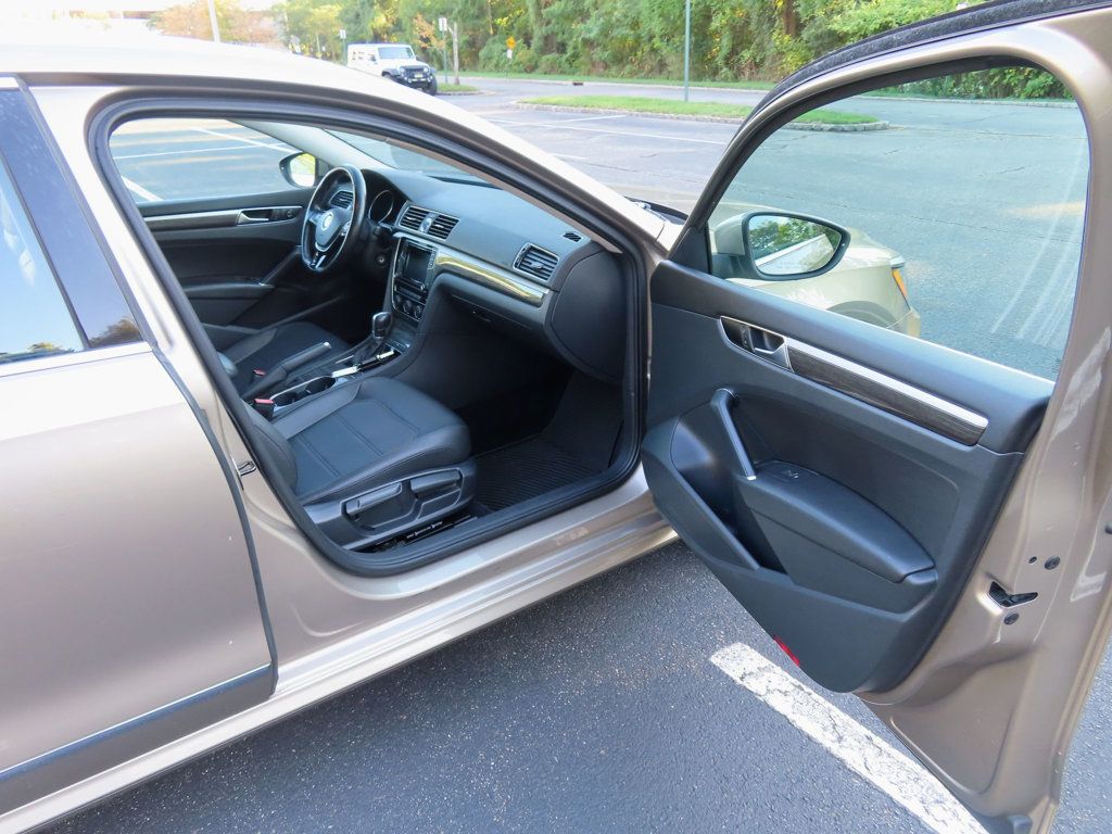 2016 Volkswagen Passat TDI SE photo 21