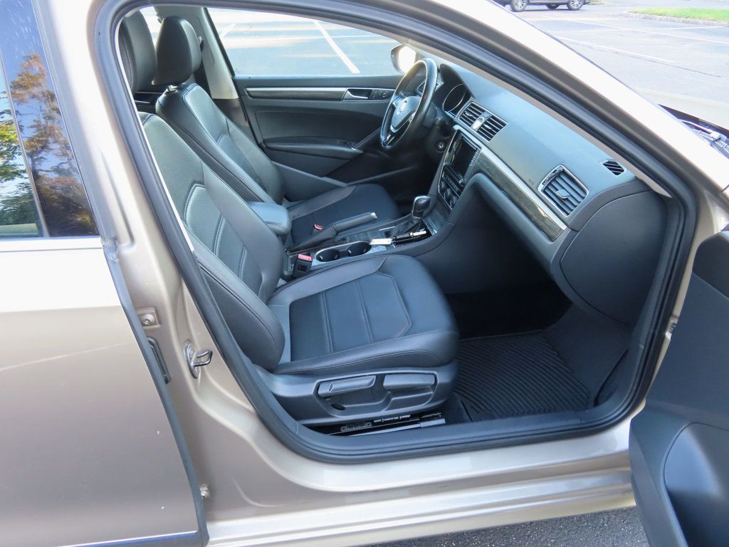 2016 Volkswagen Passat TDI SE photo 22