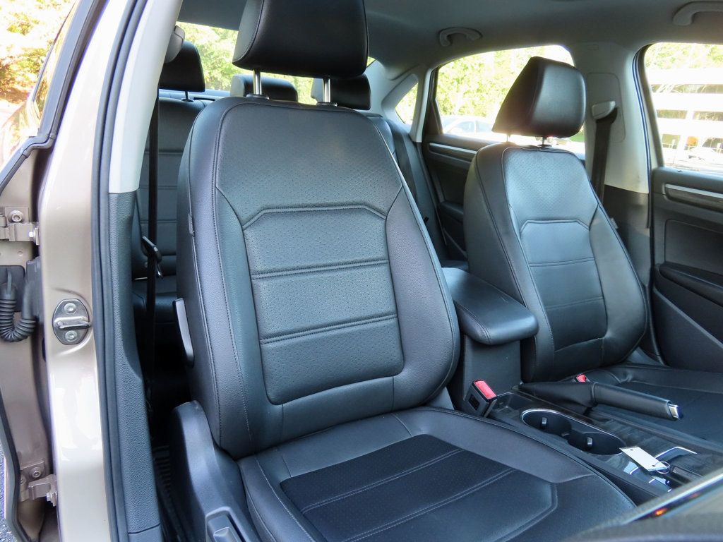 2016 Volkswagen Passat TDI SE photo 23