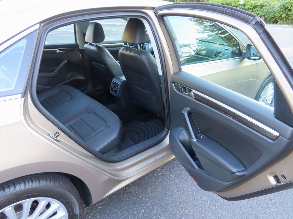 2016 Volkswagen Passat TDI SE photo 24