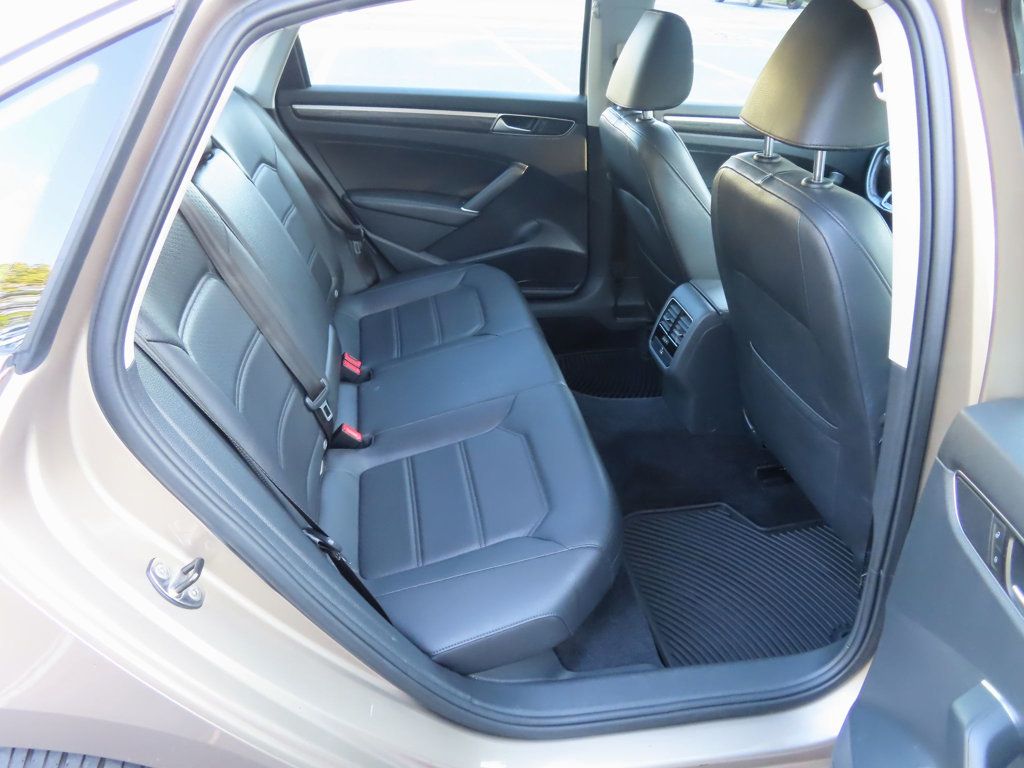 2016 Volkswagen Passat TDI SE photo 25