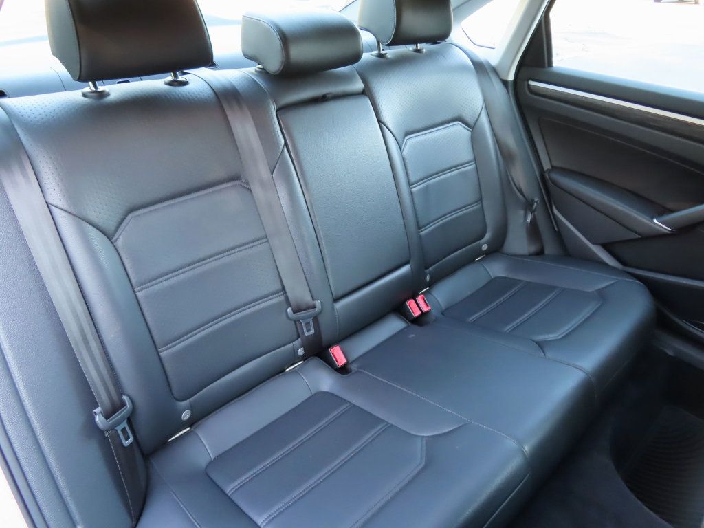 2016 Volkswagen Passat TDI SE photo 26