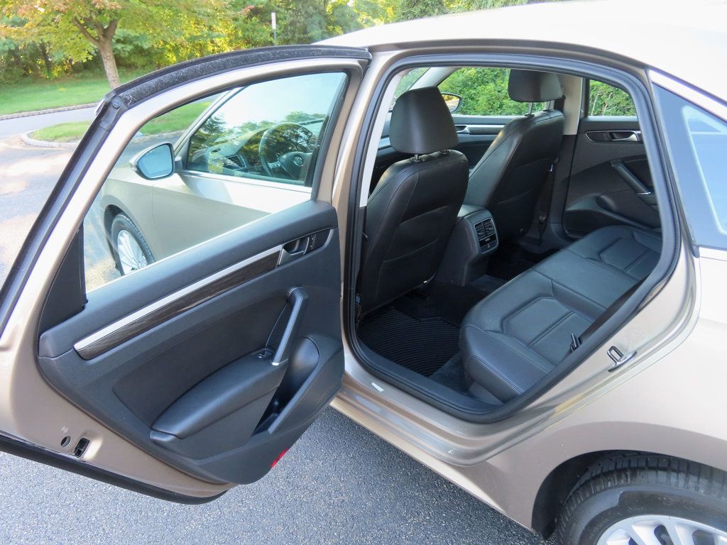 2016 Volkswagen Passat TDI SE photo 27