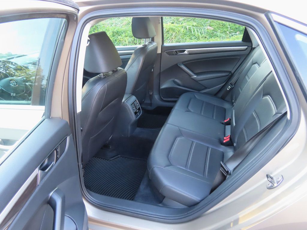 2016 Volkswagen Passat TDI SE photo 28