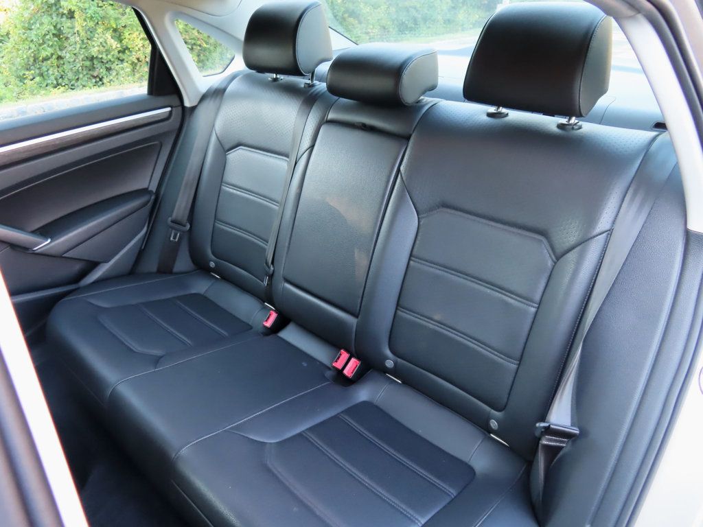 2016 Volkswagen Passat TDI SE photo 29