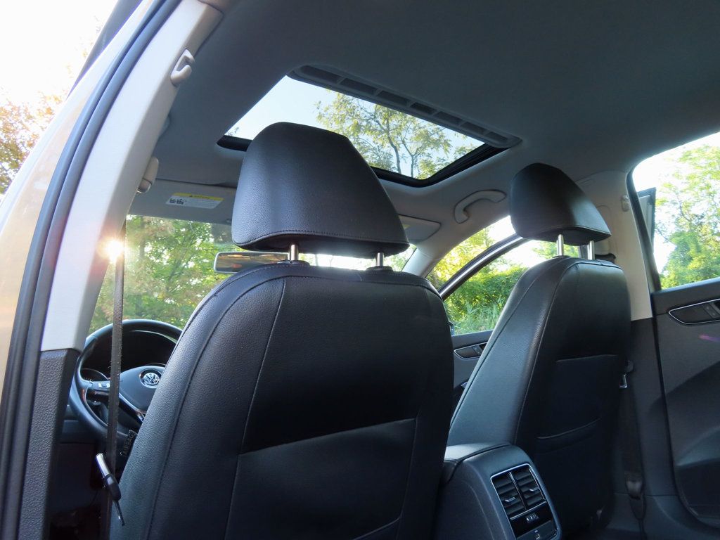 2016 Volkswagen Passat TDI SE photo 6