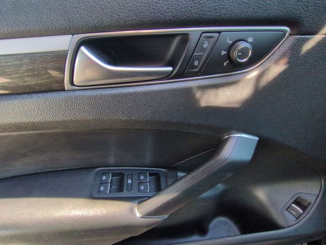 2016 Volkswagen Passat SE - 22949197 - 11