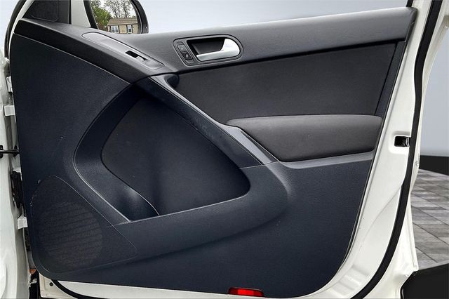 2016 Volkswagen Tiguan 2.0T S 4dr Automatic - 22842231 - 15