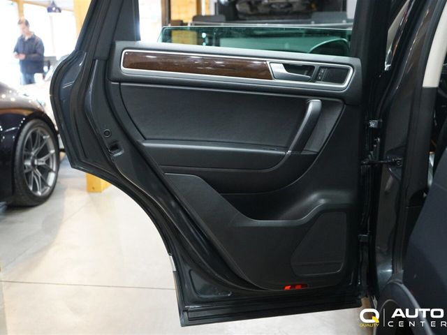 2016 Volkswagen Touareg  - 22999988 - 27