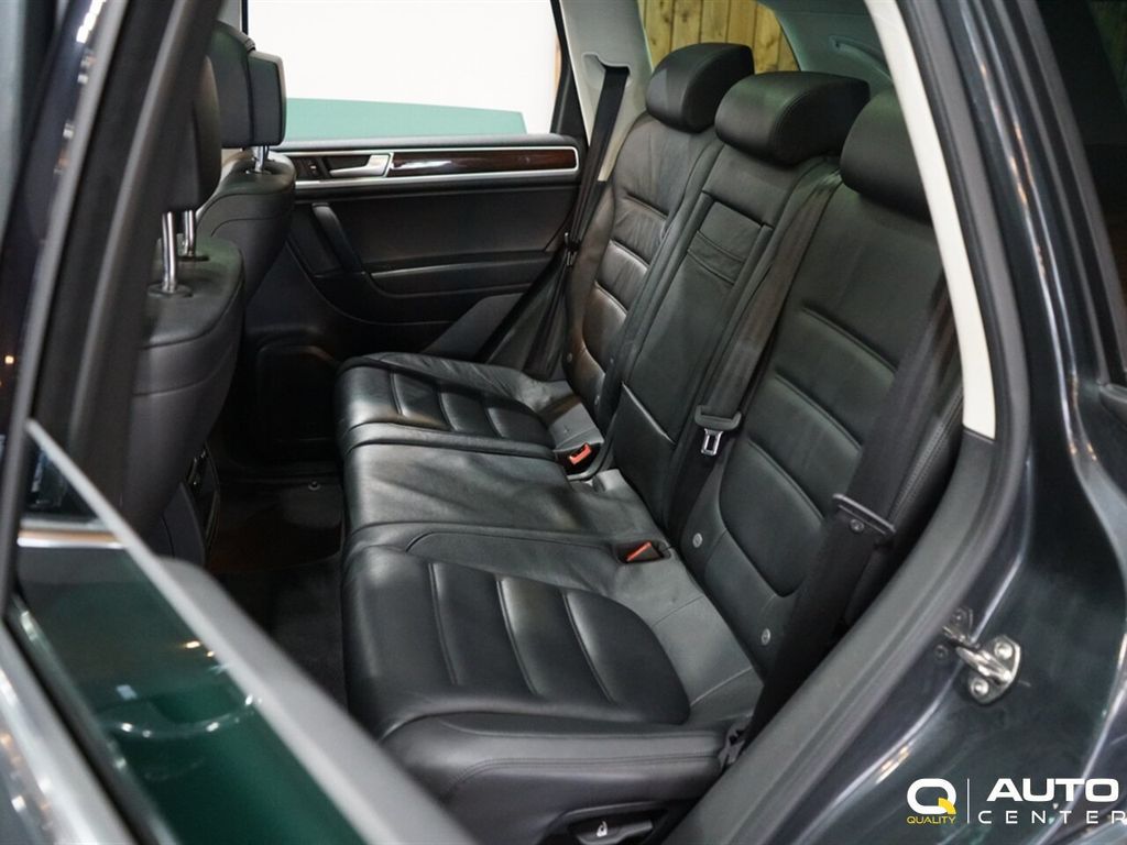 2016 Volkswagen Touareg  - 22999988 - 30