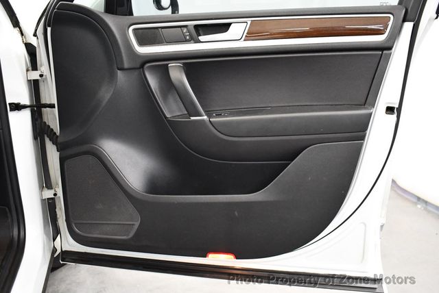 2016 Volkswagen Touareg TDI - 22453909 - 10