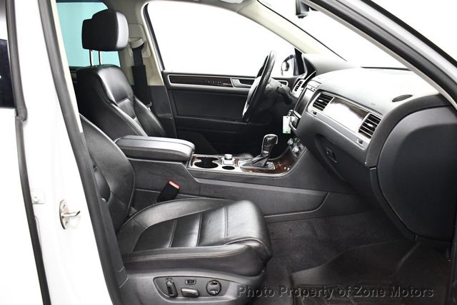 2016 Volkswagen Touareg TDI - 22453909 - 11