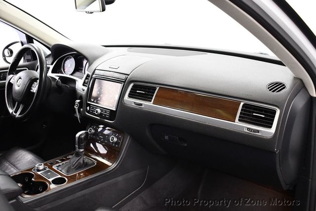 2016 Volkswagen Touareg TDI - 22453909 - 13