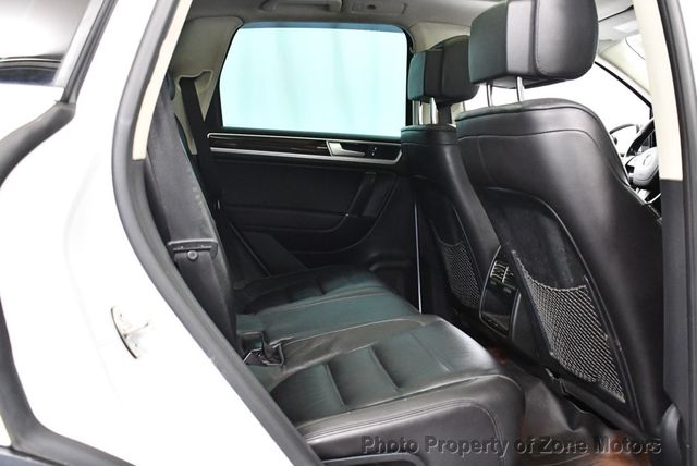 2016 Volkswagen Touareg TDI - 22453909 - 16