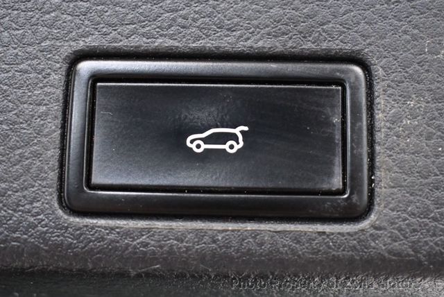 2016 Volkswagen Touareg TDI - 22453909 - 19