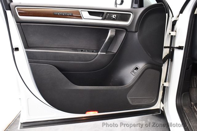 2016 Volkswagen Touareg TDI - 22453909 - 24