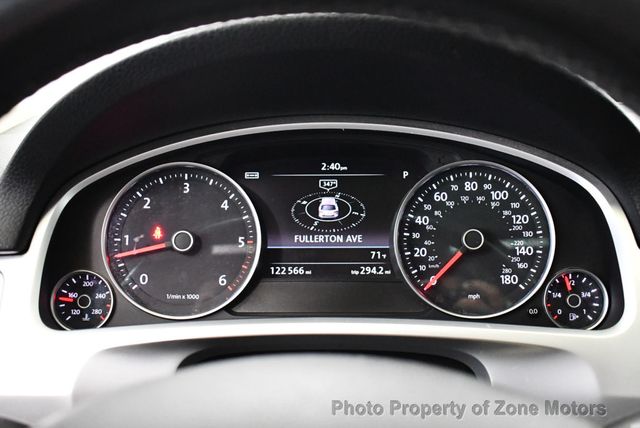 2016 Volkswagen Touareg TDI - 22453909 - 29