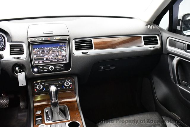 2016 Volkswagen Touareg TDI - 22453909 - 39