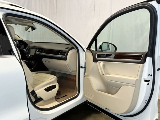 2016 Volkswagen Touareg TDI Sport w/Technology 4dr - 23088625 - 16