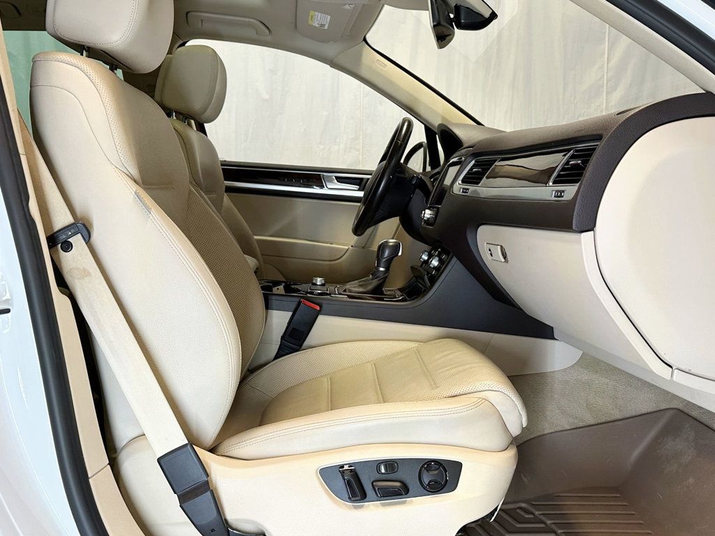 2016 Volkswagen Touareg TDI Sport w/Technology 4dr - 23088625 - 19