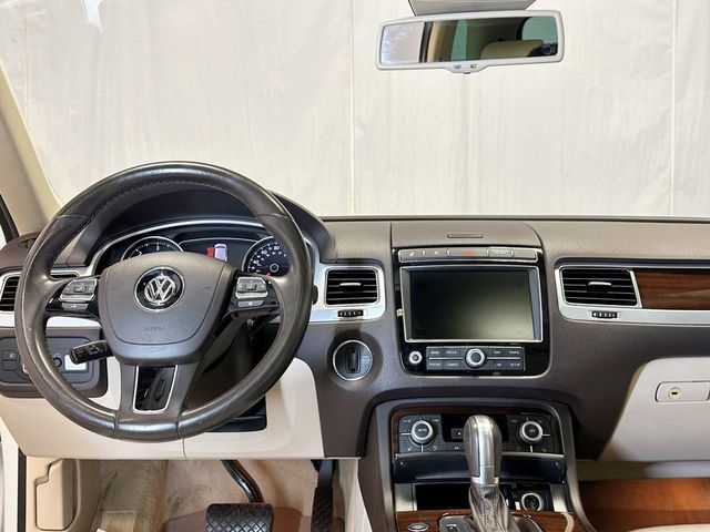 2016 Volkswagen Touareg TDI Sport w/Technology 4dr - 23088625 - 32