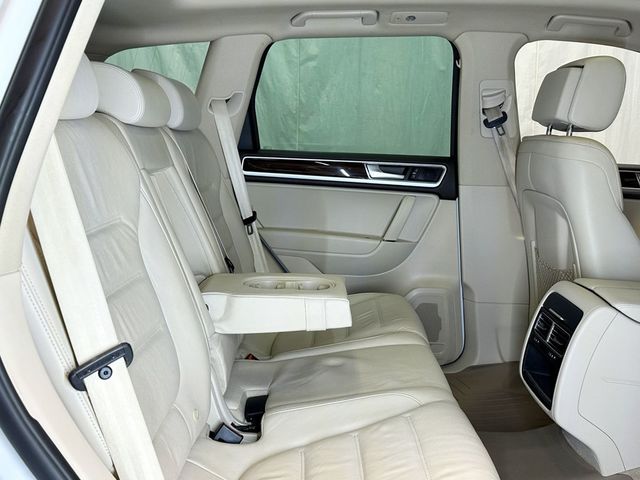 2016 Volkswagen Touareg TDI Sport w/Technology 4dr - 23088625 - 38