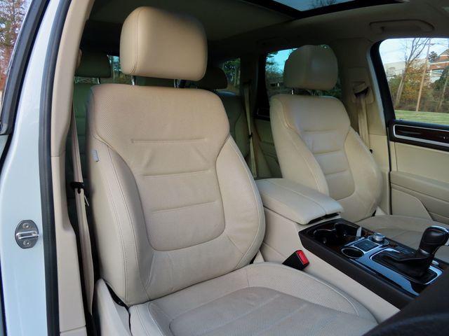 2016 Volkswagen Touareg VR6 Lux 4dr - 22951270 - 24