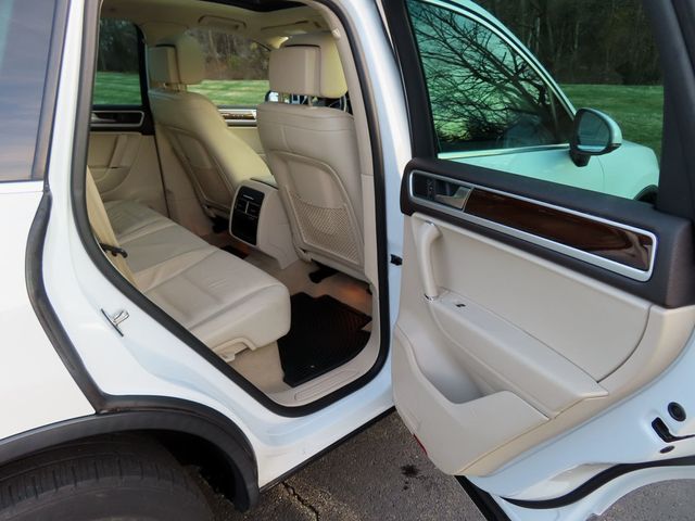 2016 Volkswagen Touareg VR6 Lux 4dr - 22951270 - 25