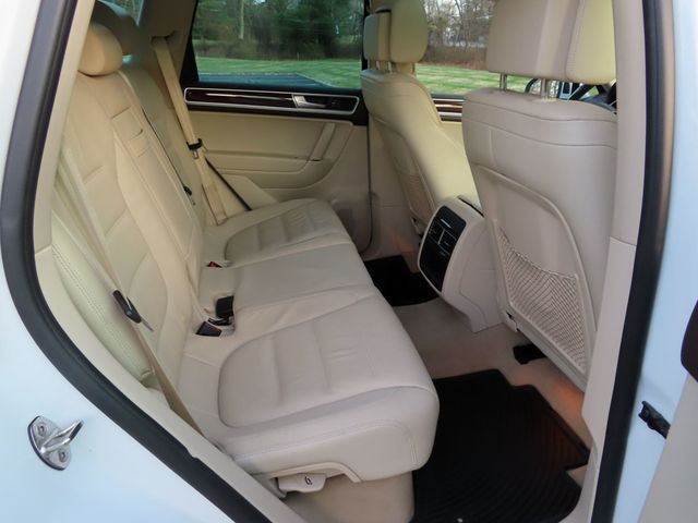 2016 Volkswagen Touareg VR6 Lux 4dr - 22951270 - 26