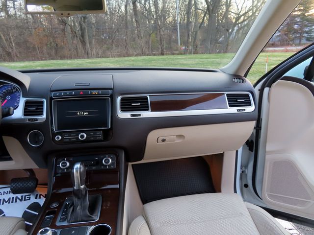 2016 Volkswagen Touareg VR6 Lux 4dr - 22951270 - 32