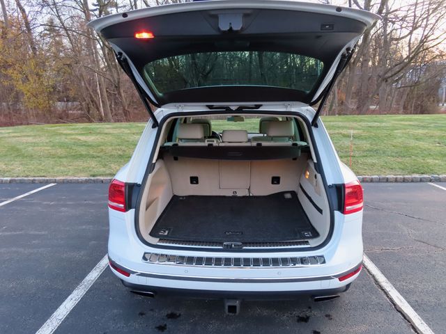 2016 Volkswagen Touareg VR6 Lux 4dr - 22951270 - 43