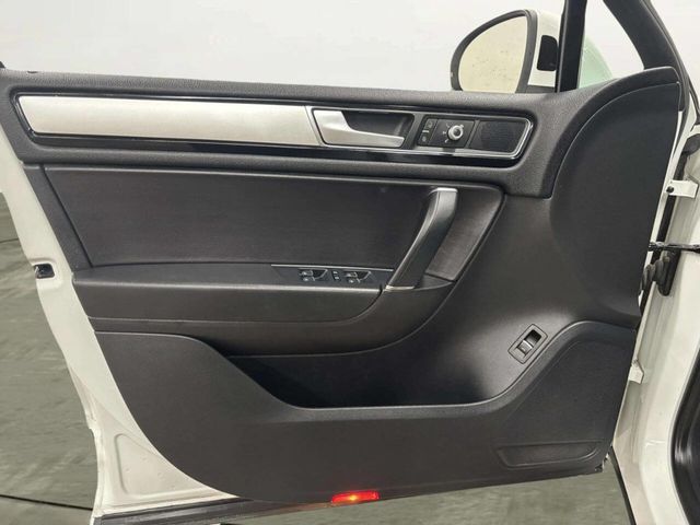 2016 Volkswagen Touareg VR6 Lux 4dr - 22976618 - 9