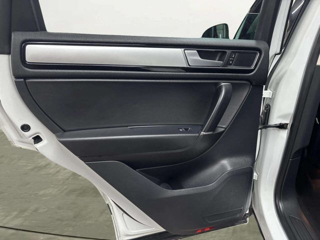2016 Volkswagen Touareg VR6 Lux 4dr - 22976618 - 13