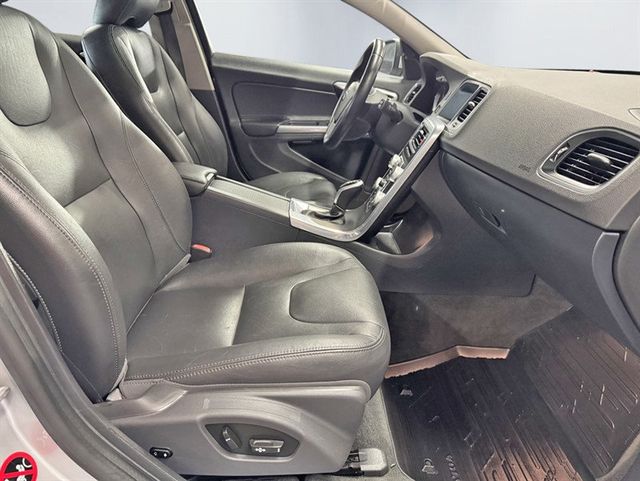2016 Volvo V60 4dr Wagon T5 Premier AWD - 23028191 - 25