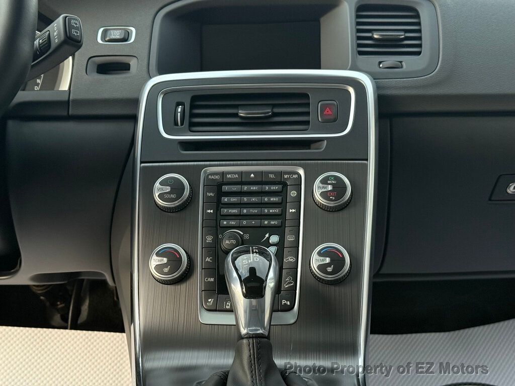 2016 Volvo V60 Cross Country PREMIER!RARE! YES 32097 KM ONLY!! CERTIFIED! - 22901437 - 23