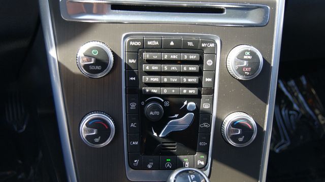 2016 Volvo XC60 3 MONTH WARRANTY , JUST SERVICED , VERY CLEAN INSIDE AND OUT  - 22987798 - 10