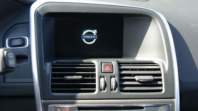 2016 Volvo XC60 3 MONTH WARRANTY , JUST SERVICED , VERY CLEAN INSIDE AND OUT  - 22987798 - 11