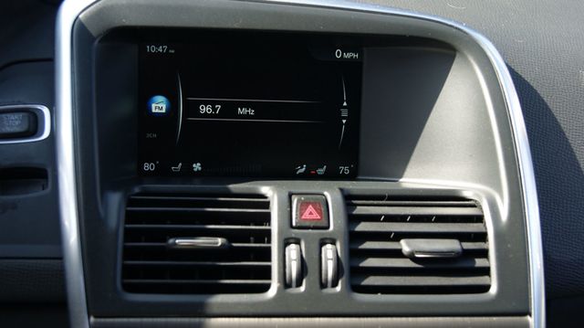 2016 Volvo XC60 3 MONTH WARRANTY , JUST SERVICED , VERY CLEAN INSIDE AND OUT  - 22987798 - 12