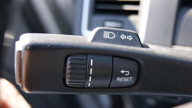 2016 Volvo XC60 3 MONTH WARRANTY , JUST SERVICED , VERY CLEAN INSIDE AND OUT  - 22987798 - 21