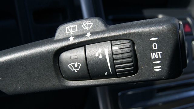 2016 Volvo XC60 3 MONTH WARRANTY , JUST SERVICED , VERY CLEAN INSIDE AND OUT  - 22987798 - 22