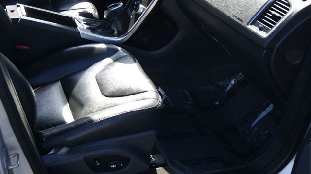 2016 Volvo XC60 3 MONTH WARRANTY , JUST SERVICED , VERY CLEAN INSIDE AND OUT  - 22987798 - 25