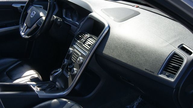 2016 Volvo XC60 3 MONTH WARRANTY , JUST SERVICED , VERY CLEAN INSIDE AND OUT  - 22987798 - 28