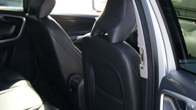 2016 Volvo XC60 3 MONTH WARRANTY , JUST SERVICED , VERY CLEAN INSIDE AND OUT  - 22987798 - 34